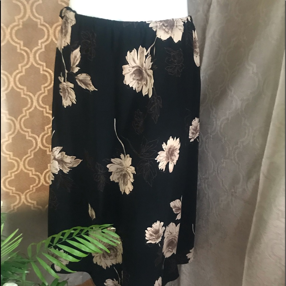 🌟SALE🌟 3/$15 Size 18 skirt